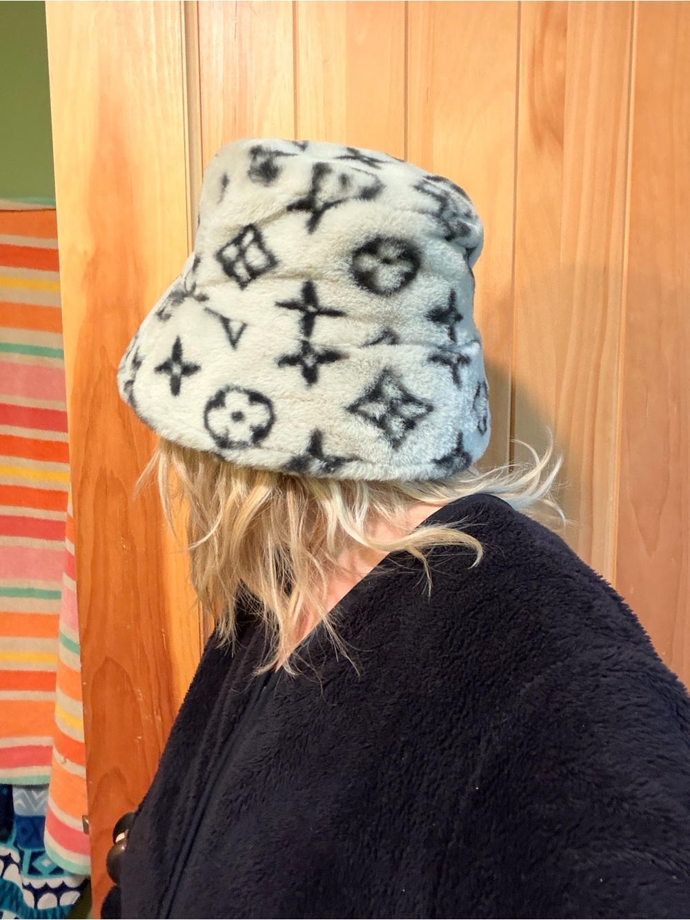 Faux Fur Bucket Hat - Picture 6 of 9